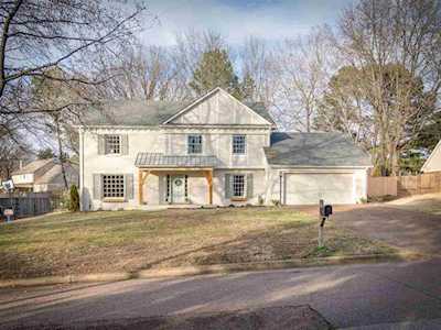 8326 Shady Creek Dr Germantown, TN 38138