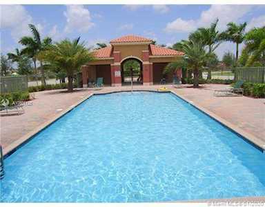 821 SW 143rd Ave #821 Pembroke Pines, FL 33027