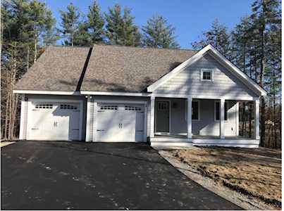 5 Tuck Dr Brentwood, NH 03833