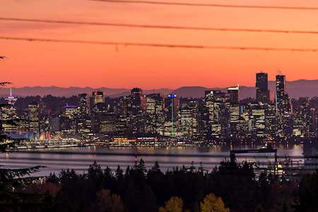 572 Granada Crescent North Vancouver, BC V7N 3A8