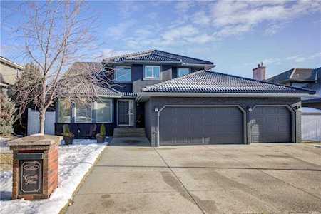 109 Candle Place SW Calgary, AB T2W 5P7
