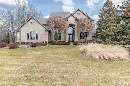 2586 Overbrook Highland Twp, MI 48357