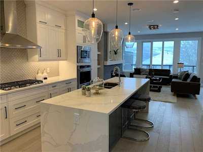 5203 23 Avenue NW Calgary, AB T3B 0Z9