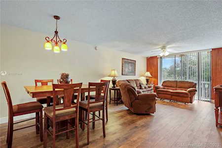 7173 Orange Dr #220B Davie, FL 33314
