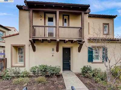 2220 Maidenhair Way San Ramon, CA 94582