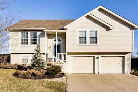 639 SE Joel Ave Lees Summit, MO 64063