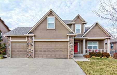 812 NW Hawthorn Ct Grain Valley, MO 64029