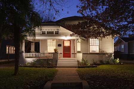 229 N Brighton Avenue Dallas, TX 75208