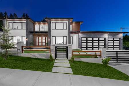 985 Montroyal Boulevard North Vancouver, BC V7R 2G9
