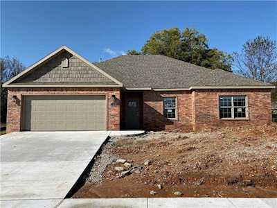 2302 Aspen ST Siloam Springs, AR 72761