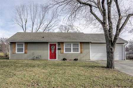 5807 N Howard Ave Gladstone, MO 64118