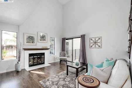 2809 Whitney Dr Pleasanton, CA 94566