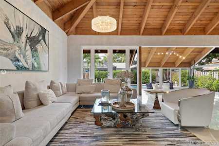 1101 N Pine Island Rd Plantation, FL 33322