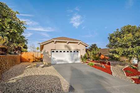 986 Bel Air Dr E Vista, CA 92084