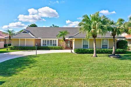 32 Thurston Drive Palm Beach Gardens, FL 33418