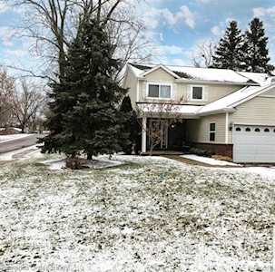 551 Indian Oaks Dr Howell, MI 48843