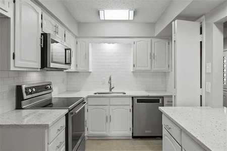 9142 Emberglow Lane Dallas, TX 75243