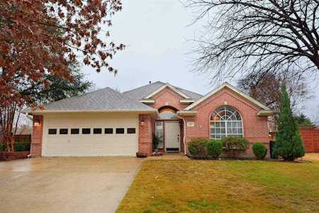 2657 Bent Tree Drive Hurst, TX 76054
