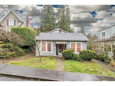 2825 SW Montgomery Dr Portland, OR 97201