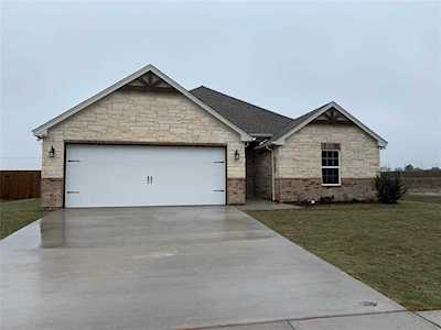 203 Bayless Avenue Godley, TX 76044