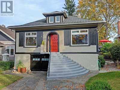 1625 Hampshire Rd Victoria, BC V8R5T4