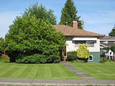 2080 Cliff Avenue Burnaby, BC V5A 2K8