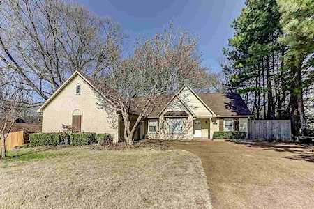 9614 Pine Point Dr Lakeland, TN 38002
