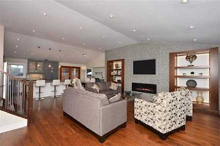 90 Chinook Drive SW Calgary, AB T2V 2P9