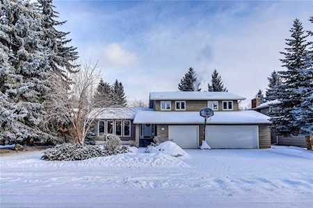 916 Lake Placid Drive SE Calgary, AB T2J 4B9