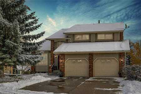 64 Stradbrooke Rise SW Calgary, AB T3H 1T9