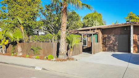 211 Delphinium Street Encinitas, CA 92024