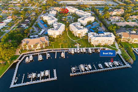 1032 Bay Colony With Slip/16K Lift Drive #1032 Juno Beach, FL 33408