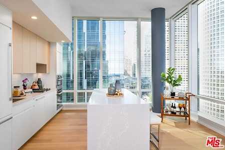 877 Francisco Street #1906 Los Angeles, CA 90017