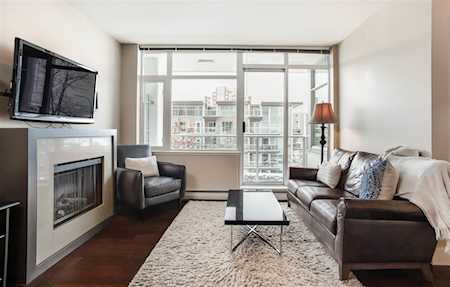 1320 Chesterfield Avenue #202 North Vancouver, BC V7M 0A6