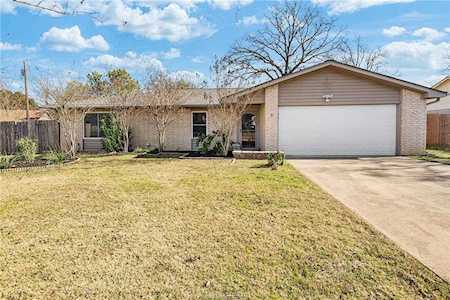 2805 Jennifer Dr College Station, TX 77845-5719