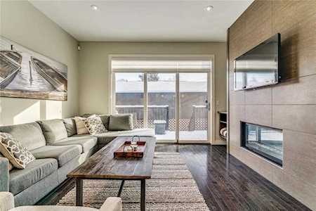 3716 16 Street SW #2 Calgary, AB T2T 4H2
