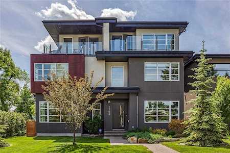 1703 49 Avenue SW Calgary, AB T2T 2R9