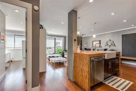 138 W 18th Street #302 North Vancouver, BC V7M 1W4