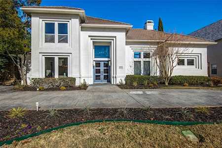 4515 Briar Oaks Circle Dallas, TX 75287
