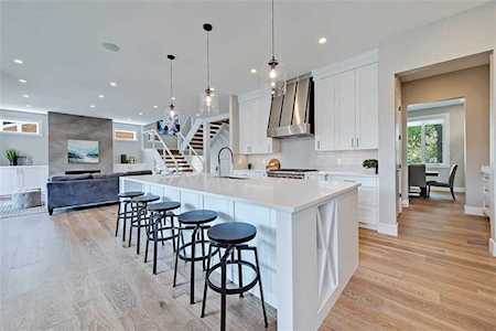 4524 17 Street SW Calgary, AB T2T 4R2