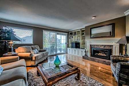 264 W 14 Street North Vancouver, BC V7M 1P3