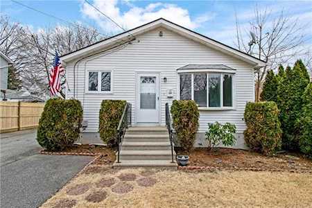 37 Dedham AV Providence, RI 02909