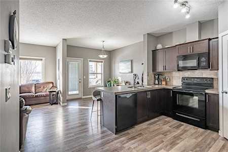 33 Copperpond Landing SE Calgary, AB T2Z 1G6