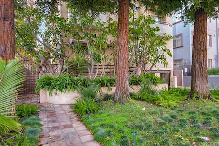 11050 Riverside Drive #103 North Hollywood, CA 91602
