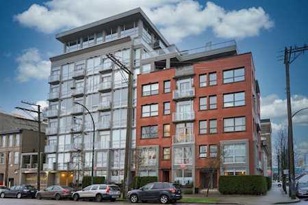 919 Station Street #403 Vancouver, BC V6A 4L9