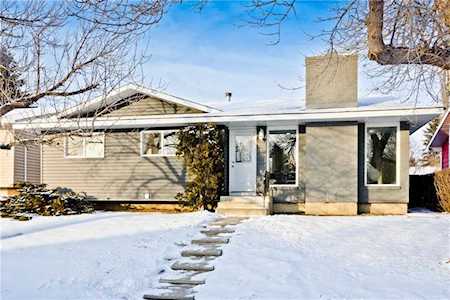 120 Rundleridge Drive NE Calgary, AB T1Y 2K4