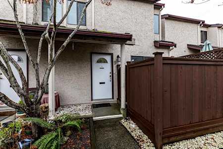 230 W 14th Street #5 North Vancouver, BC V7M 1P3