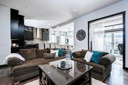 9 Sage Valley Circle NW Calgary, AB T3R 0E7