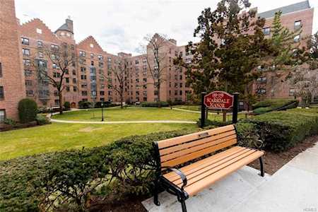 198 Garth Rd #4D Eastchester, NY 10583