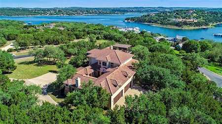 700 Moonlight Bay Dr Spicewood, TX 78669